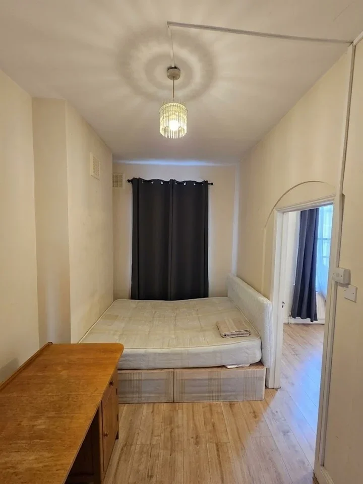 Flat Perran Road in Greater London