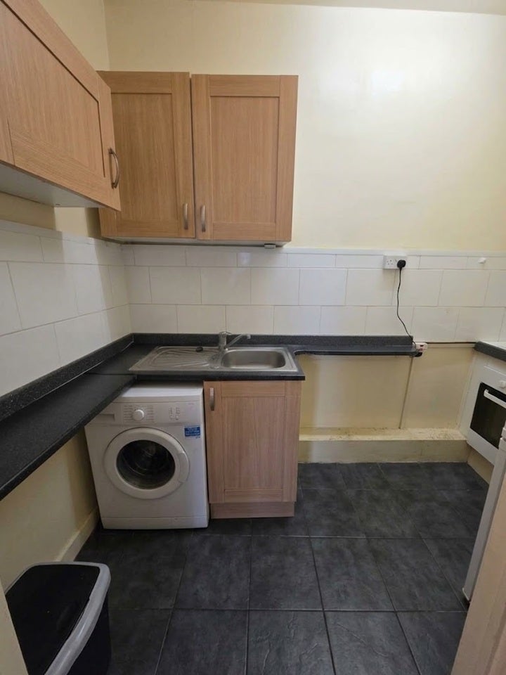 Flat Perran Road in Greater London