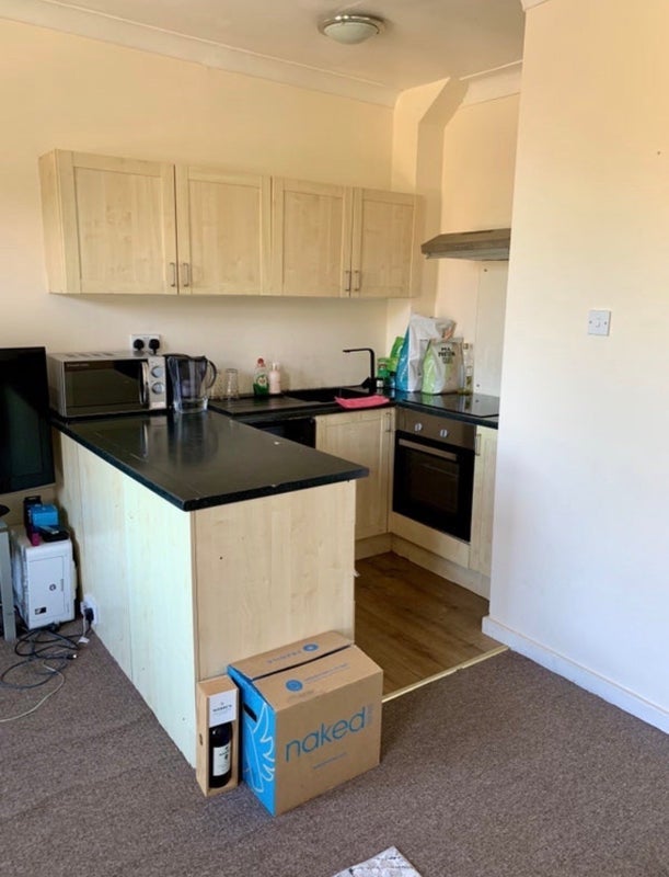 Flat Hermon Hill in Greater London