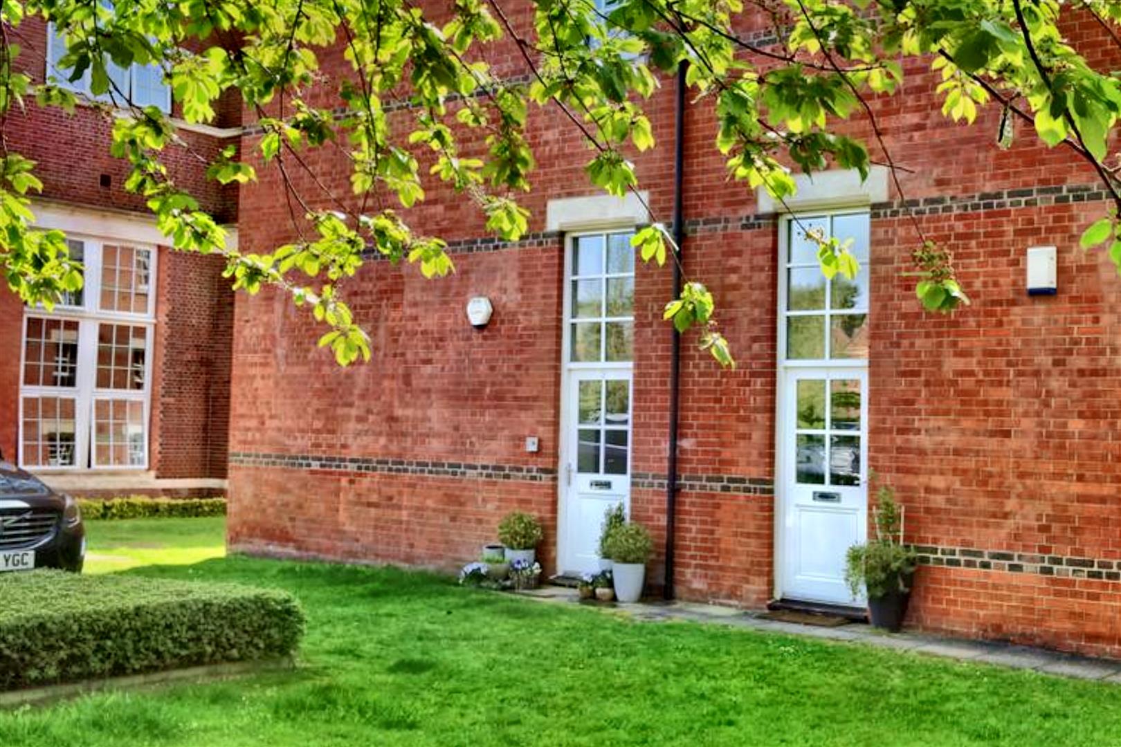 Flat Beningfield Drive in St Albans