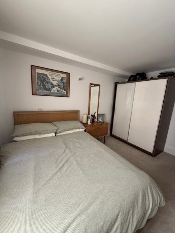 Room Rotherhithe Street in Greater London