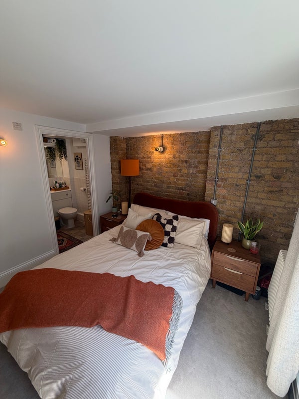 Room Rotherhithe Street in Greater London