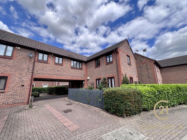 Flat Loxwood Close in London