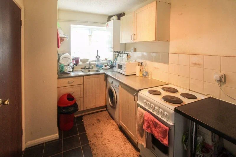 House Dorrington Close in Luton