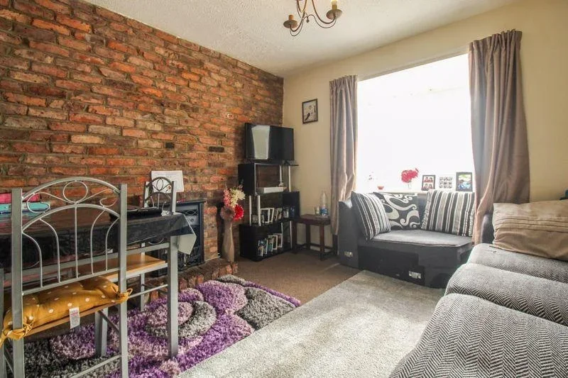 House Dorrington Close in Luton