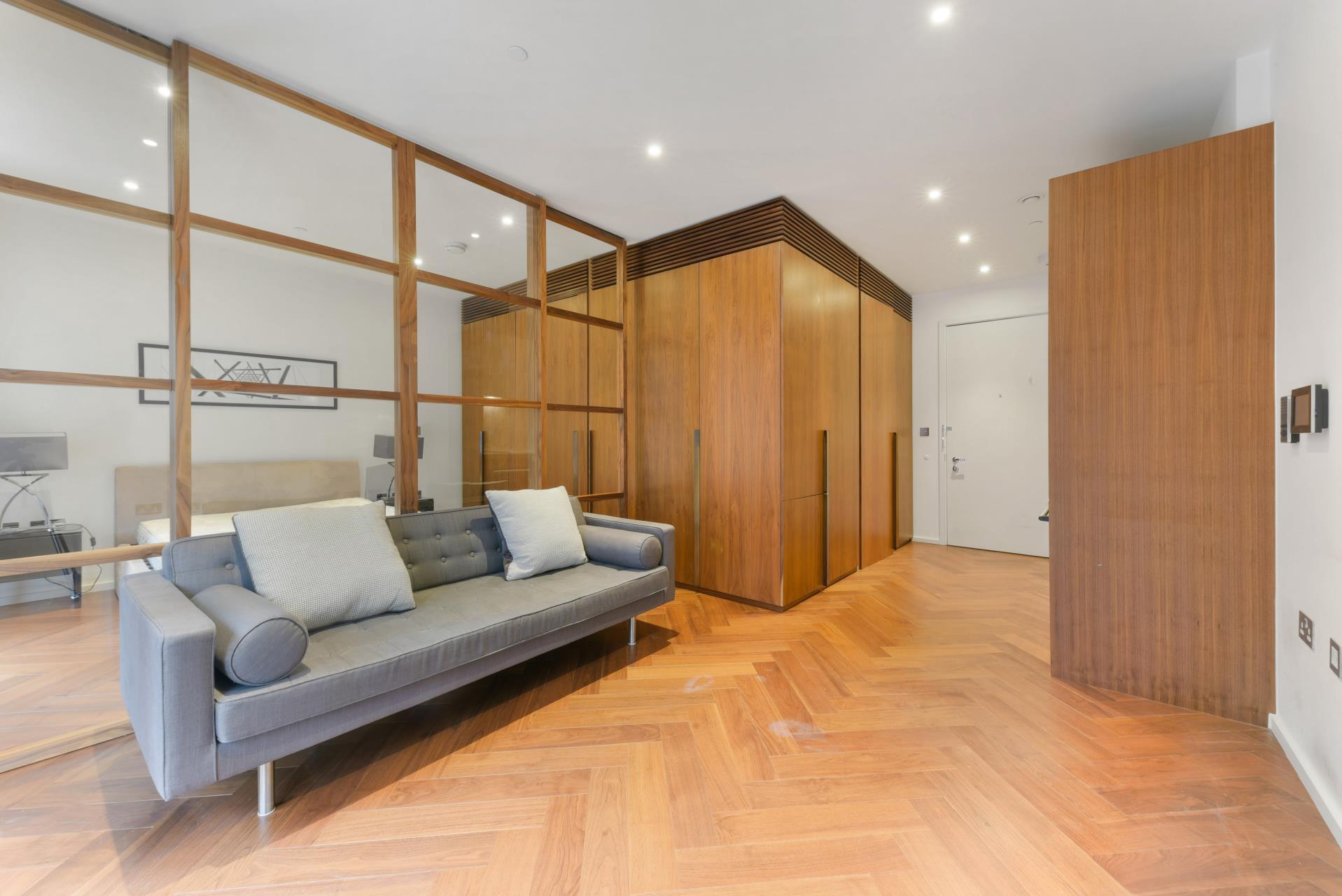 Flat New Mill Road in Greater London