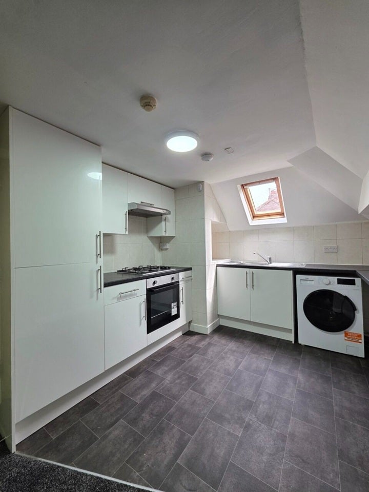 Flat Colchester Avenue in Cardiff