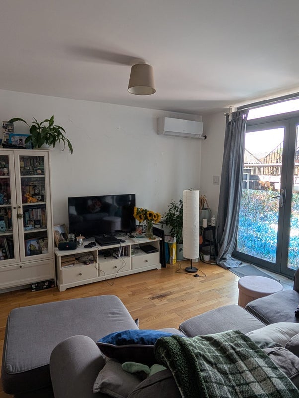 Room Trafalgar Road in Greater London