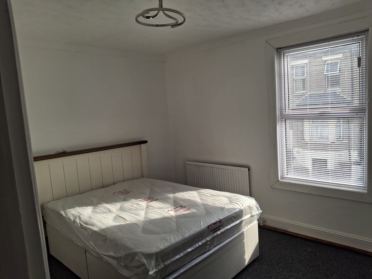 Room Victoria Road in Chatham