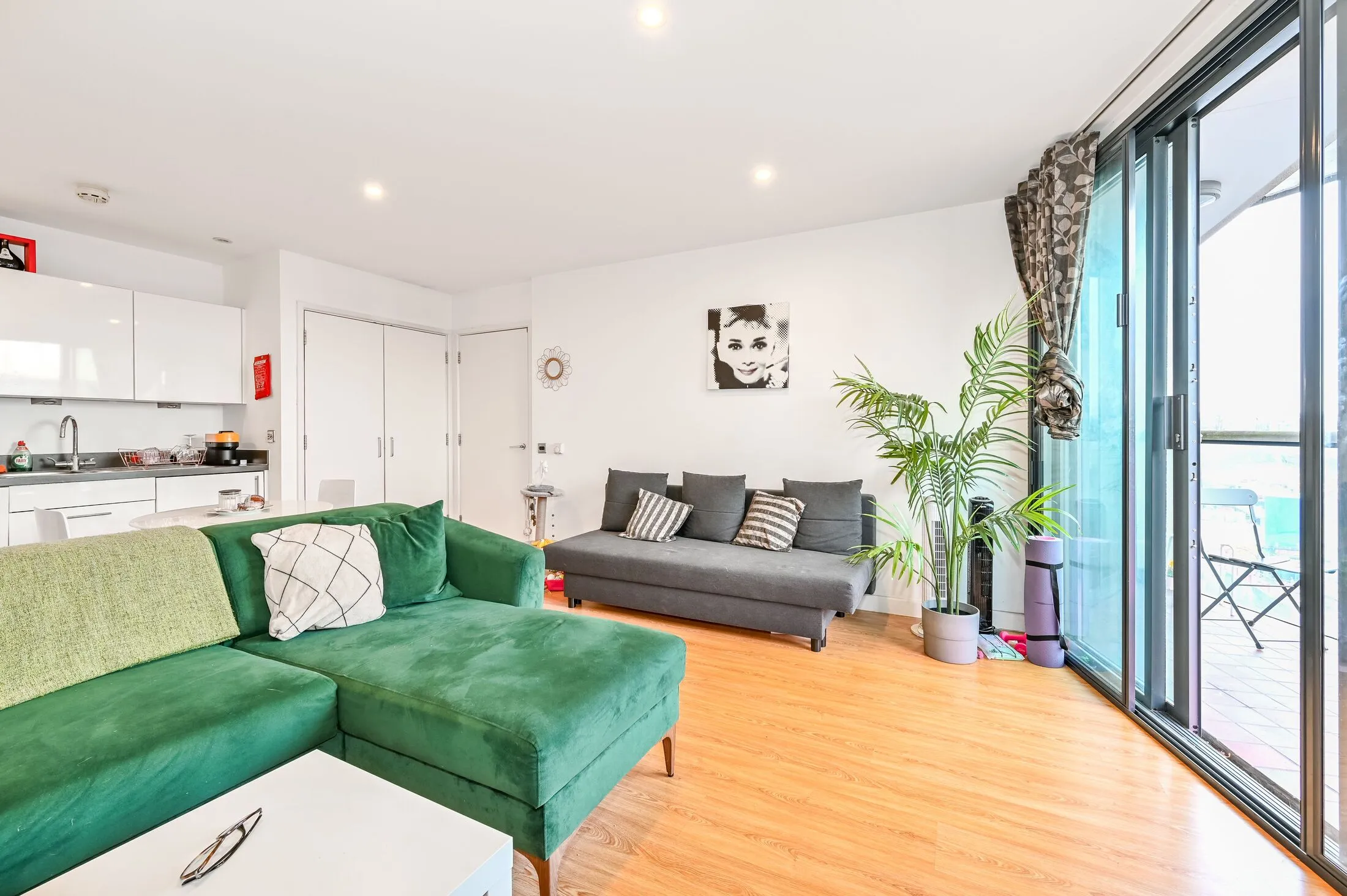 Flat Augustus Street in Greater London