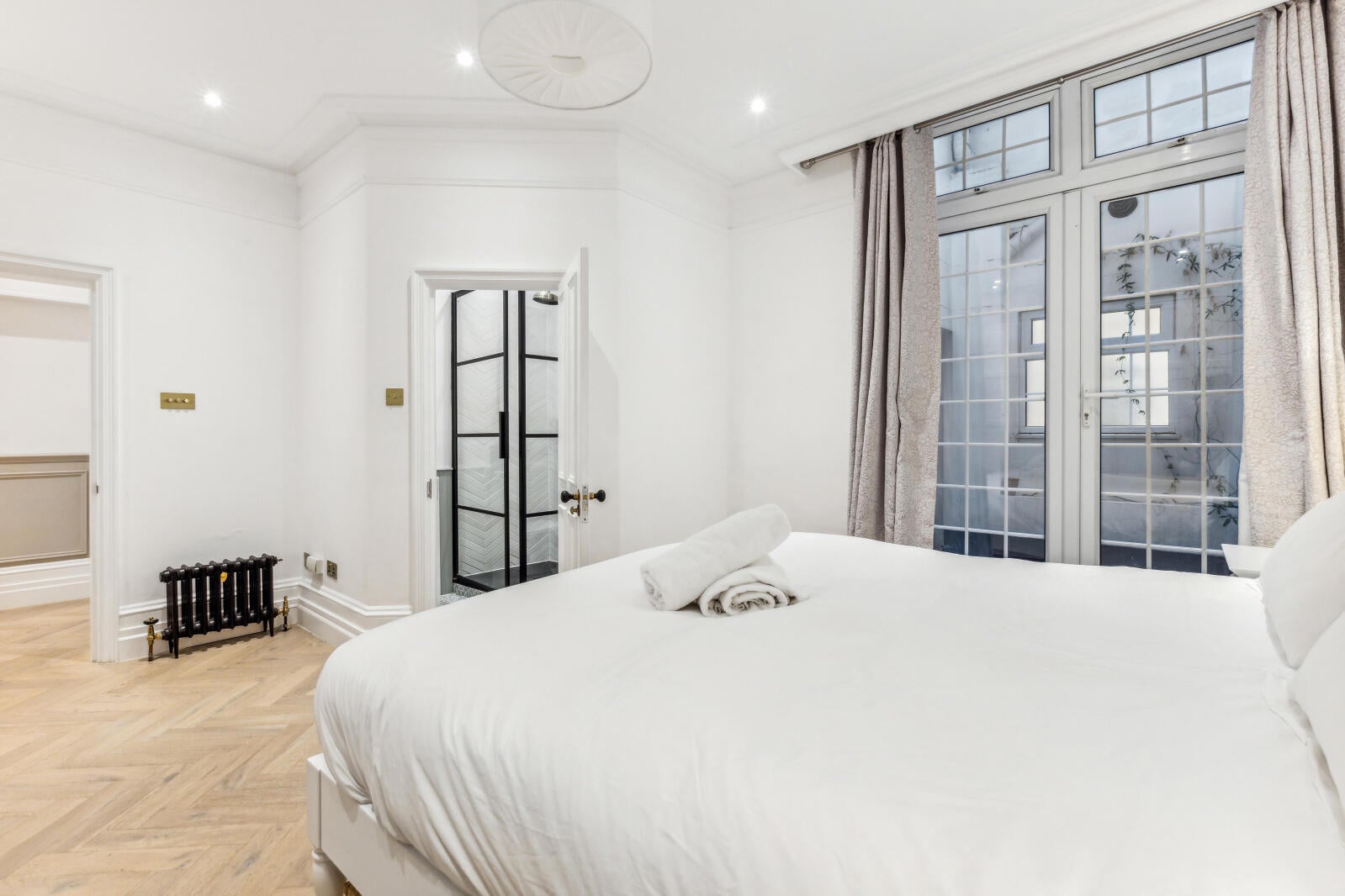 Flat Cornwall Gardens in Greater London