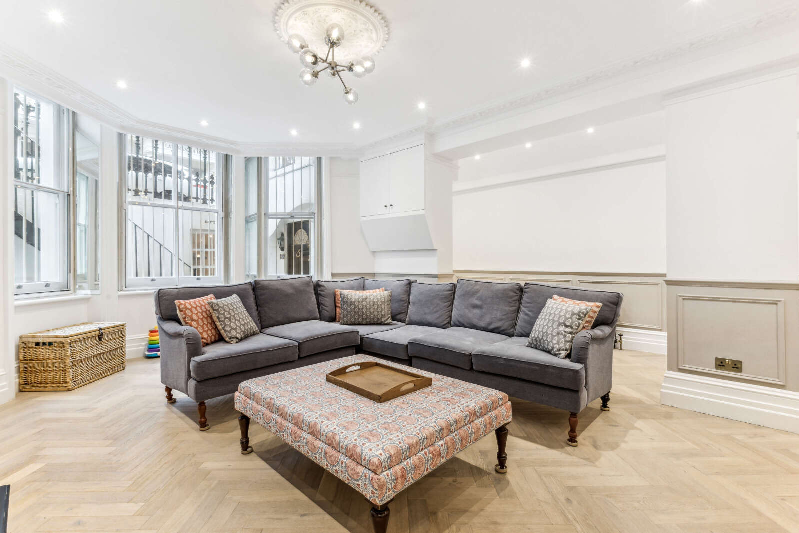 Flat Cornwall Gardens in Greater London