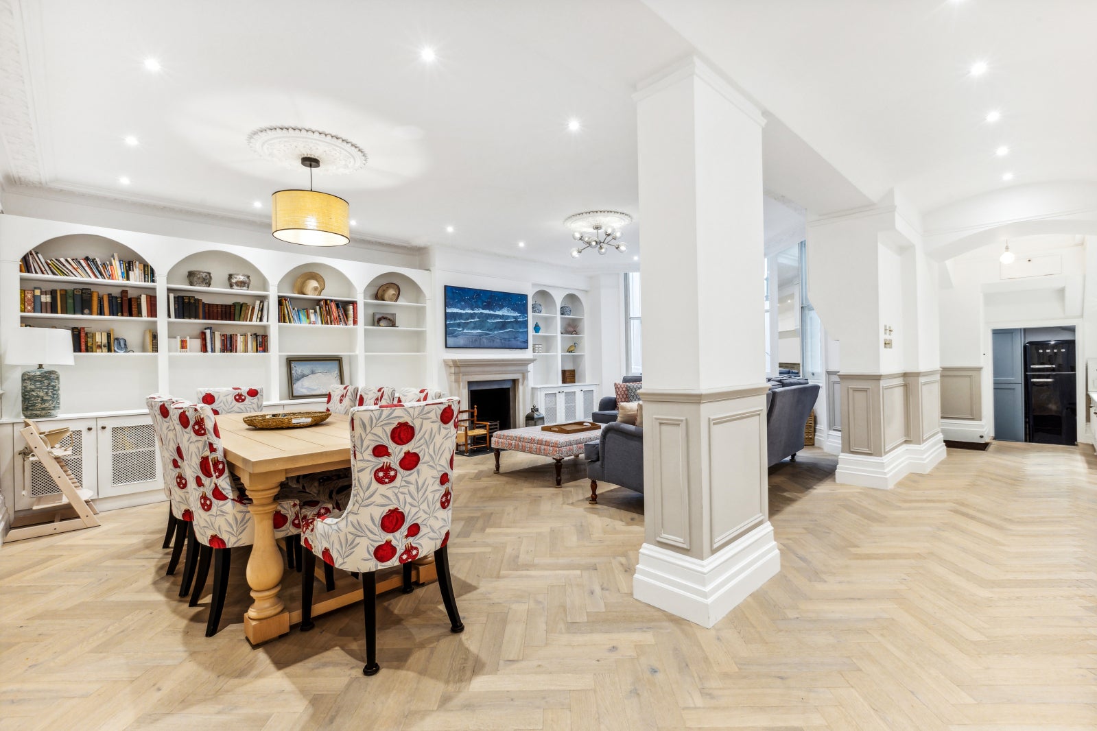 Flat Cornwall Gardens in Greater London