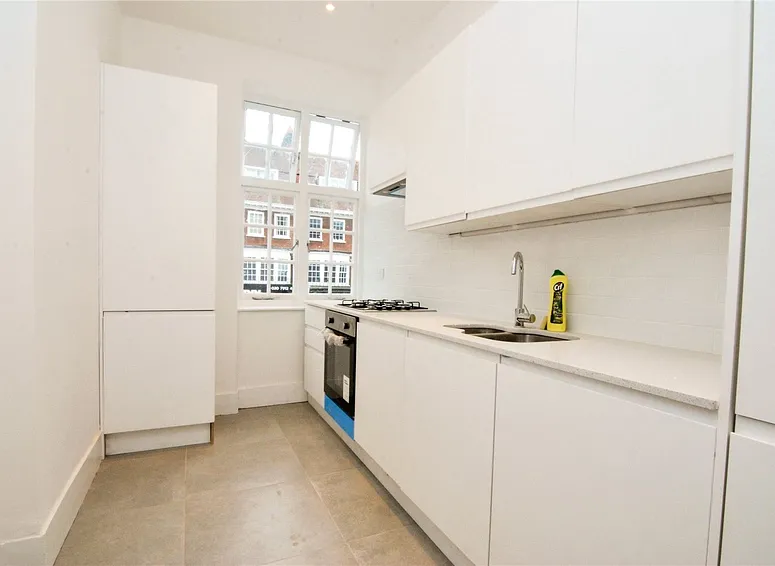 Flat Golders Way in Greater London