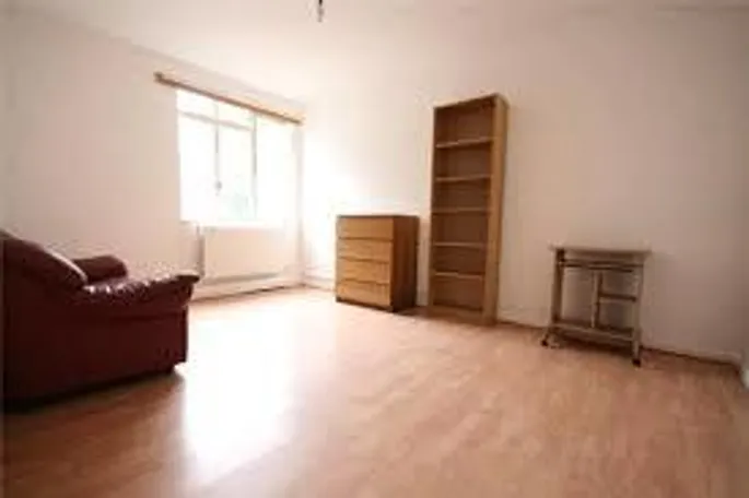 Flat Cleveland Gardens in City of Westminster
