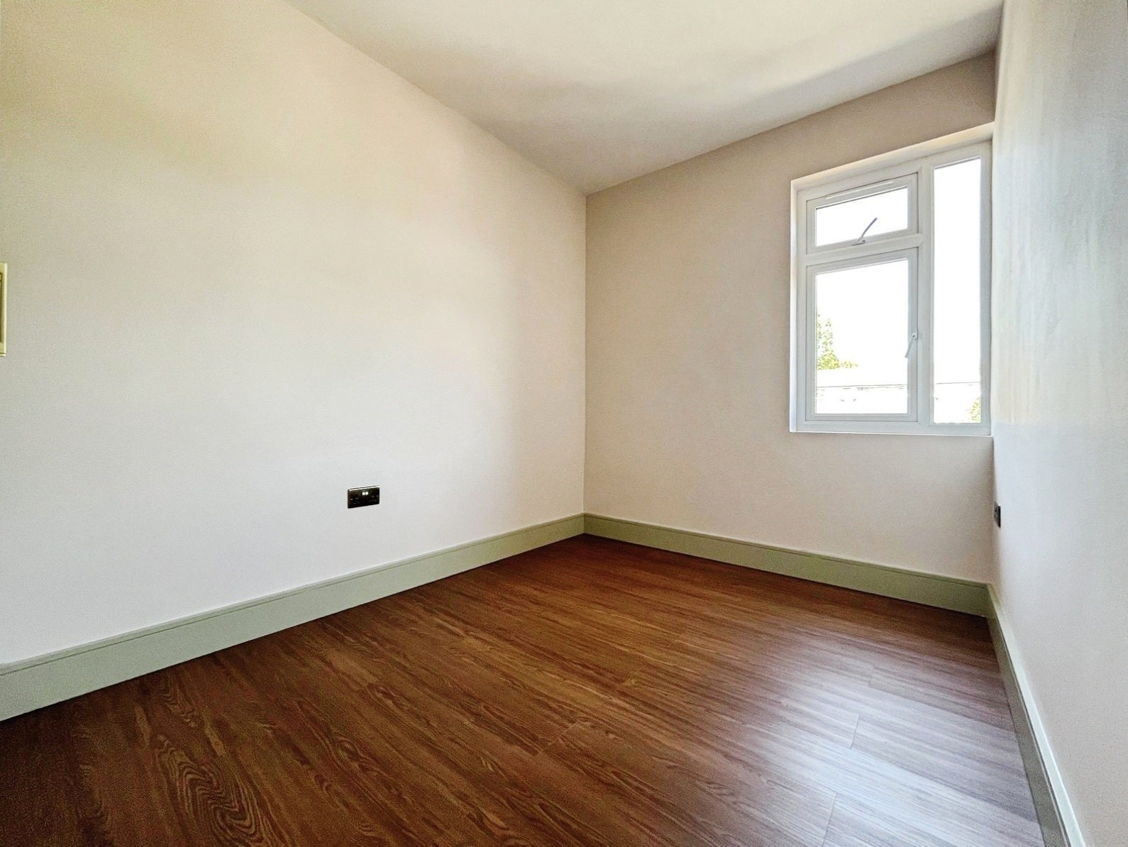 Room Nigel Close in Greater London