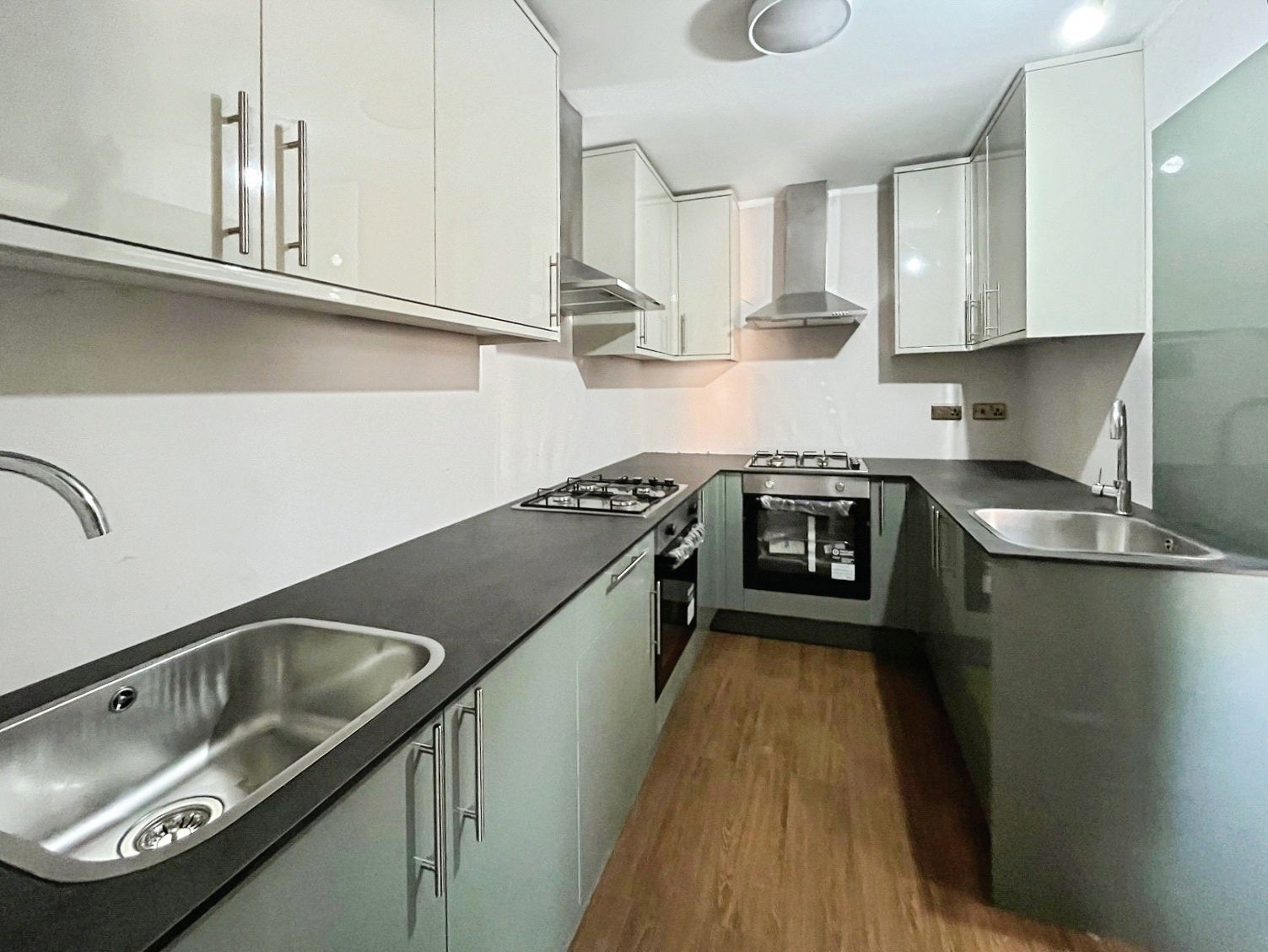 Room Nigel Close in Greater London