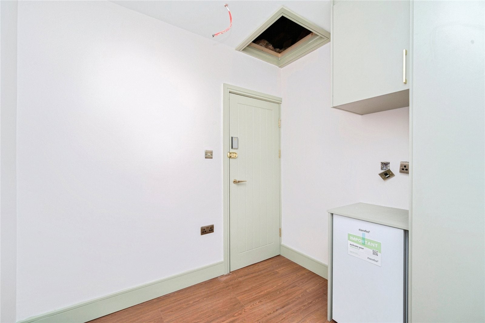 Room Nigel Close in Greater London
