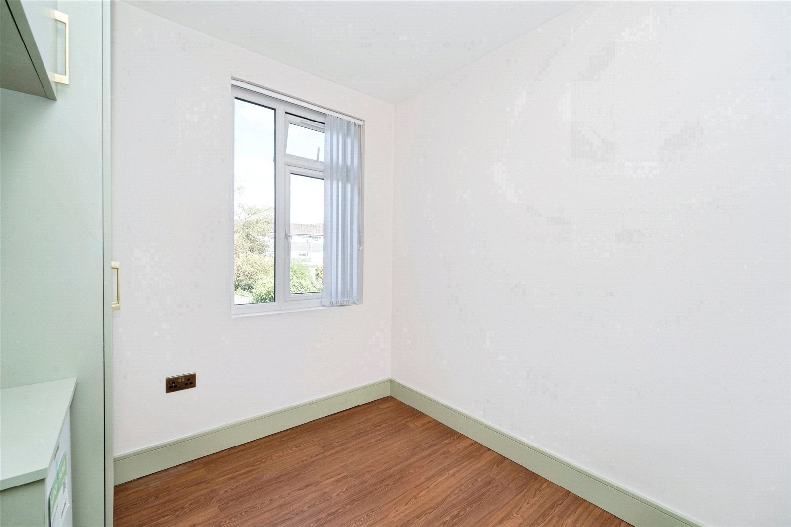 Room Nigel Close in Greater London