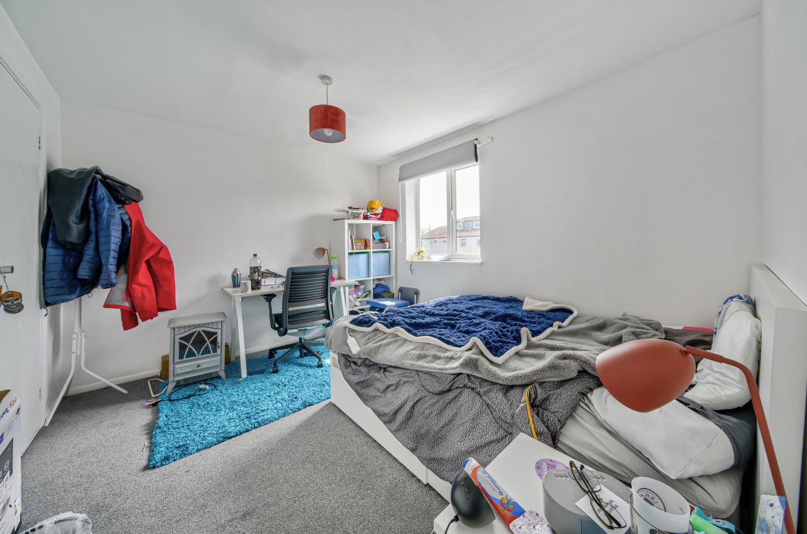 Room Salterns Way in Chichester