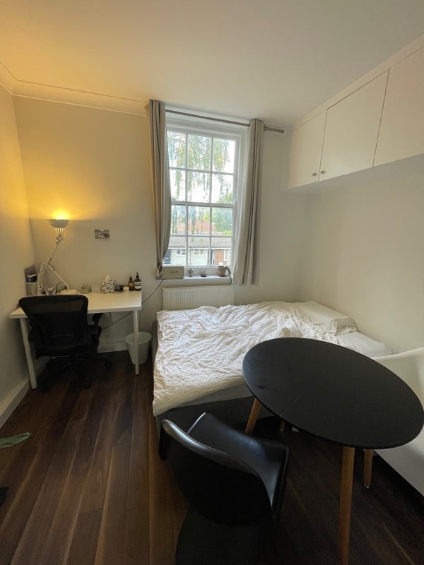 Room Blakenham Court in Greater London