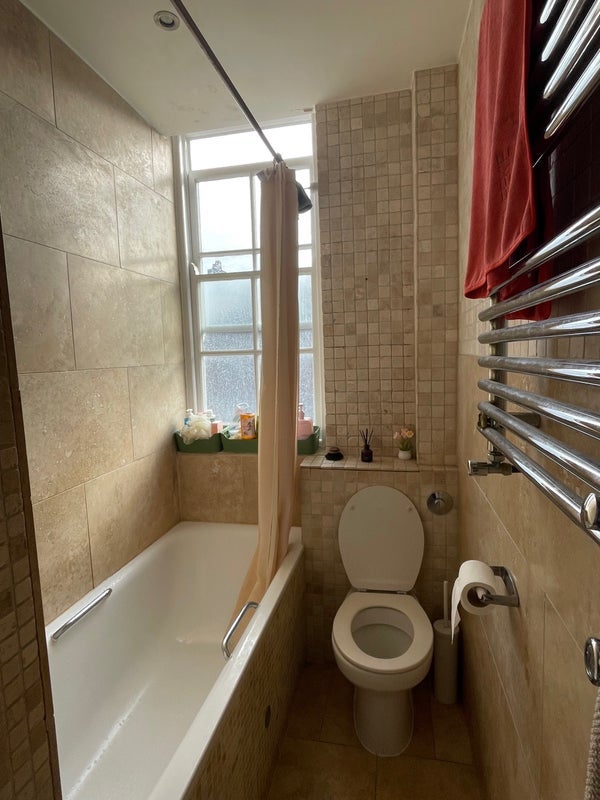 Room Blakenham Court in Greater London