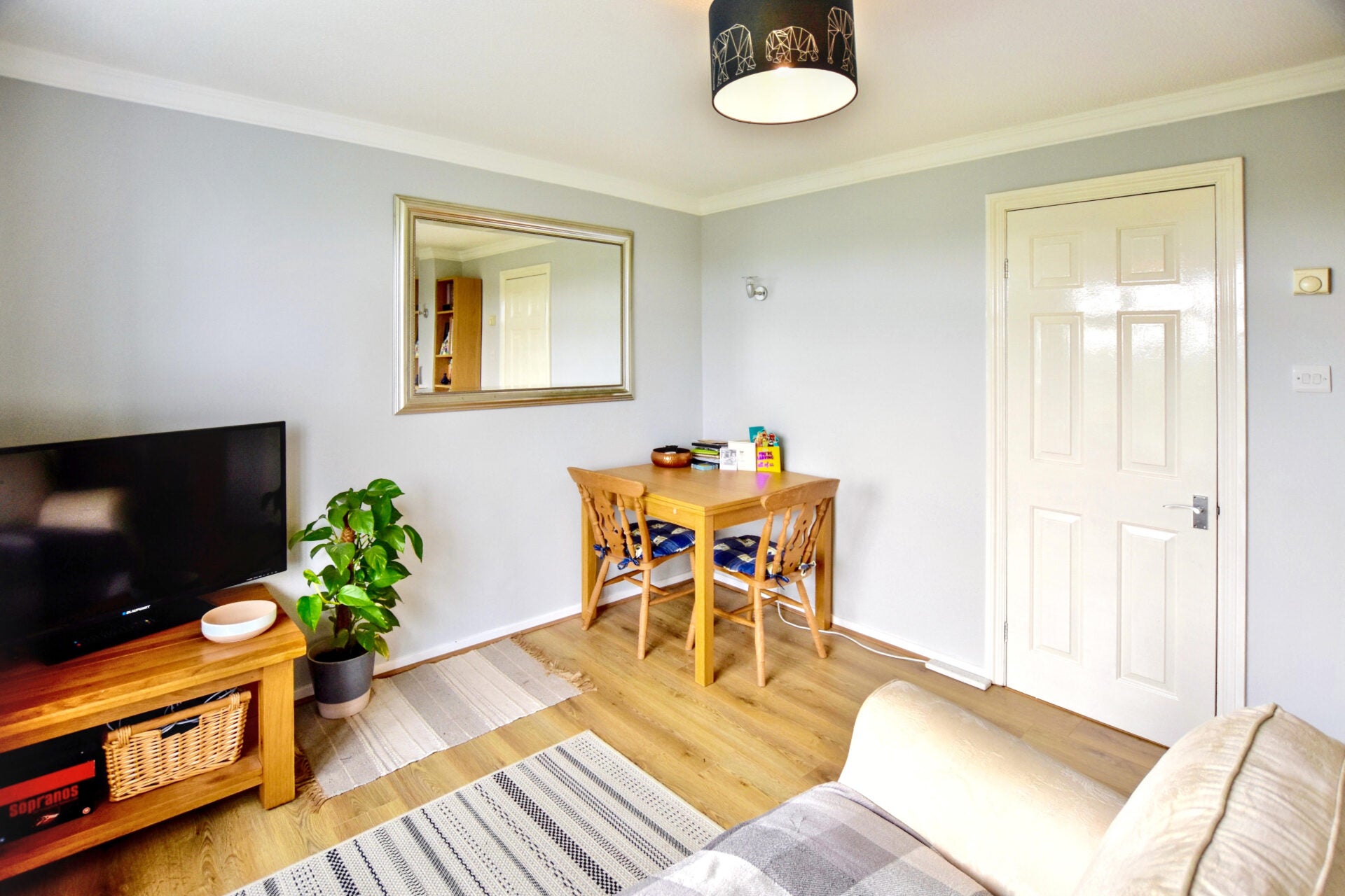 Flat Addison Gardens in Greater London