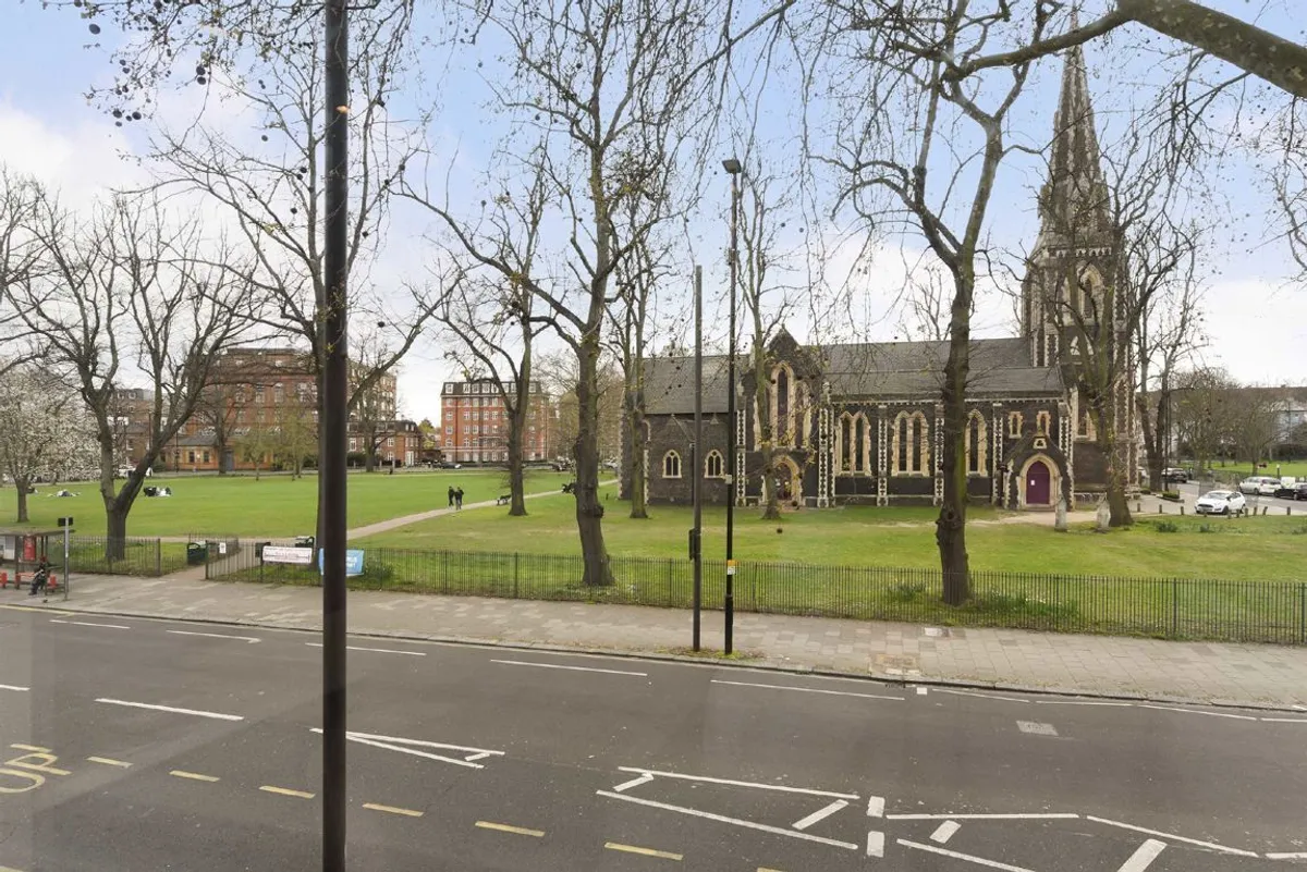 Flat Chiswick High Road in Greater London