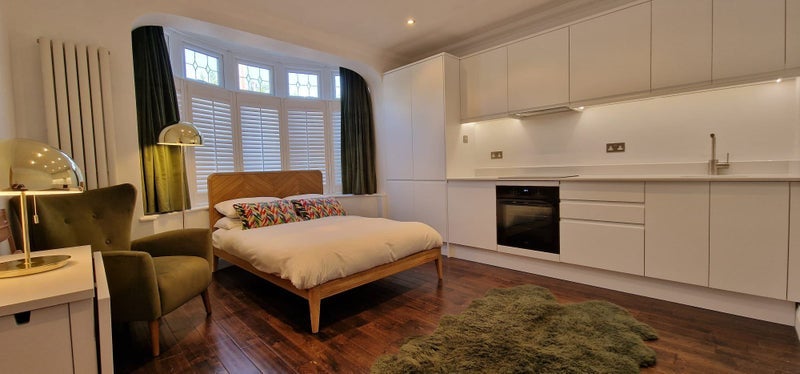 Room Colney Hatch Lane in Greater London