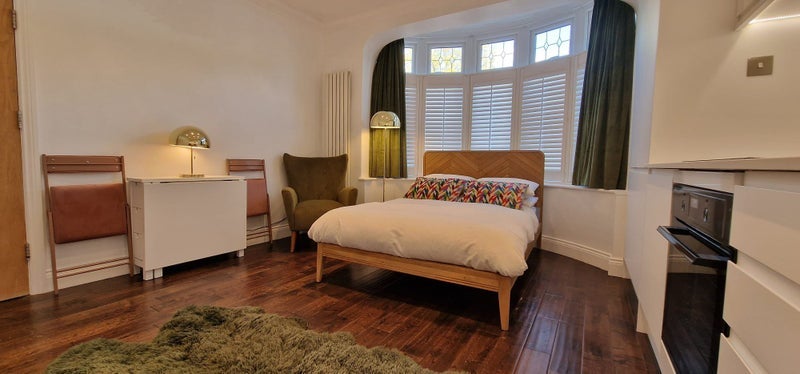 Room Colney Hatch Lane in Greater London