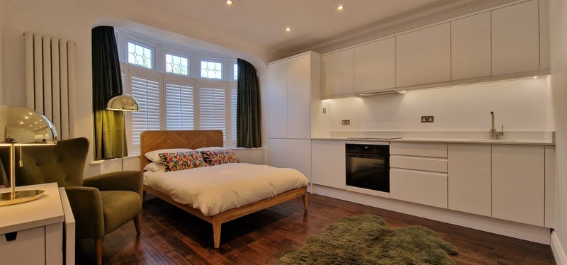 Room Colney Hatch Lane in Greater London
