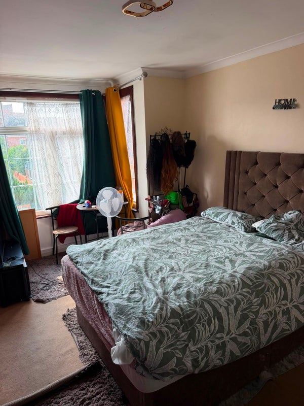 Room Cedars Road in Maidenhead