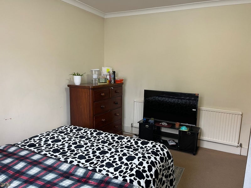 Room Cedars Road in Maidenhead