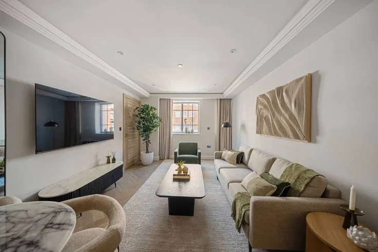 Flat Kensington High Street in Greater London