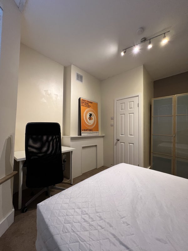 Room Mellish Street in Greater London