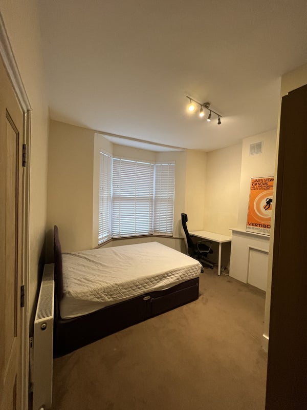 Room Mellish Street in Greater London
