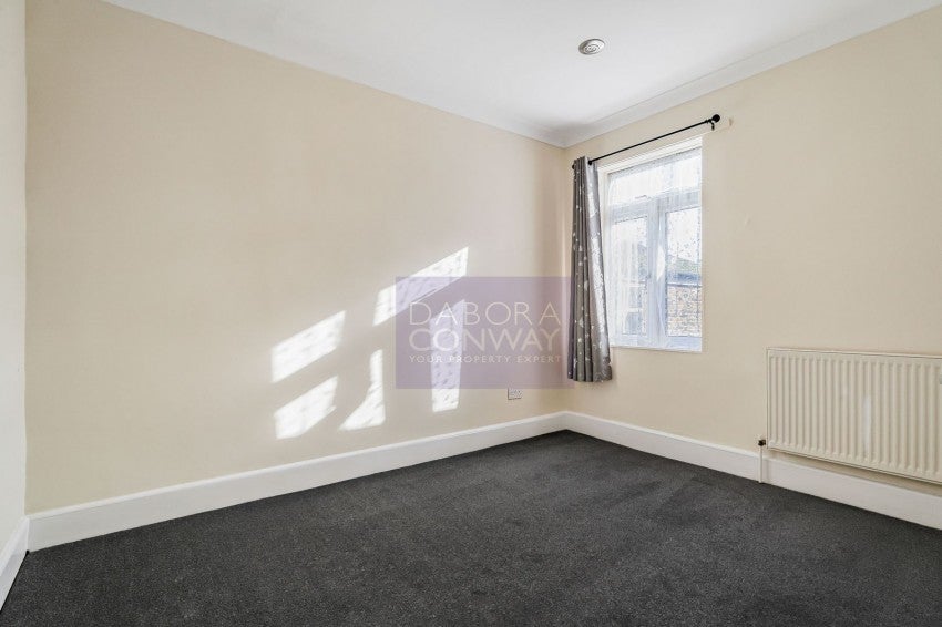 Flat Sebert Road in Greater London