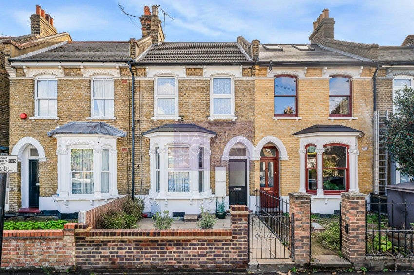 Flat Sebert Road in Greater London