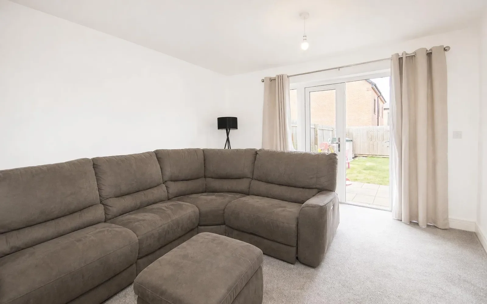 House Willowbank Close in Hinckley and Bosworth