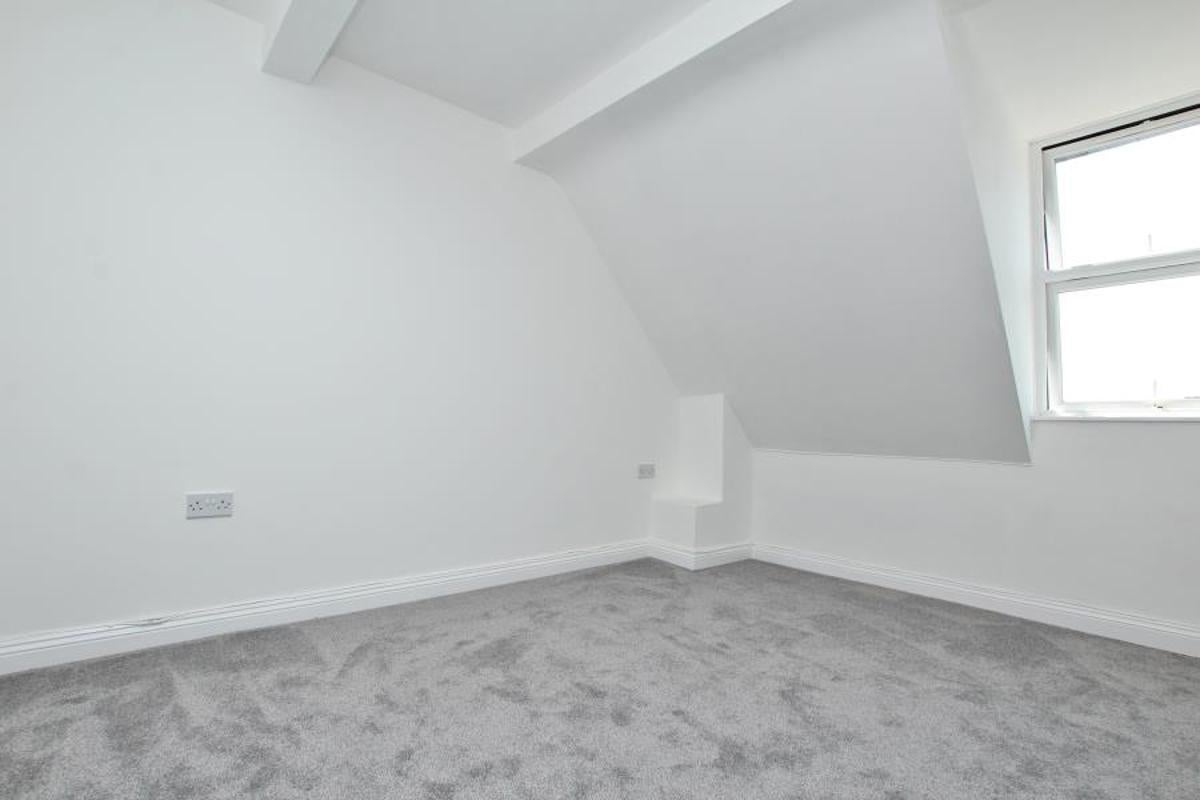 Flat Clift House Road in Bristol