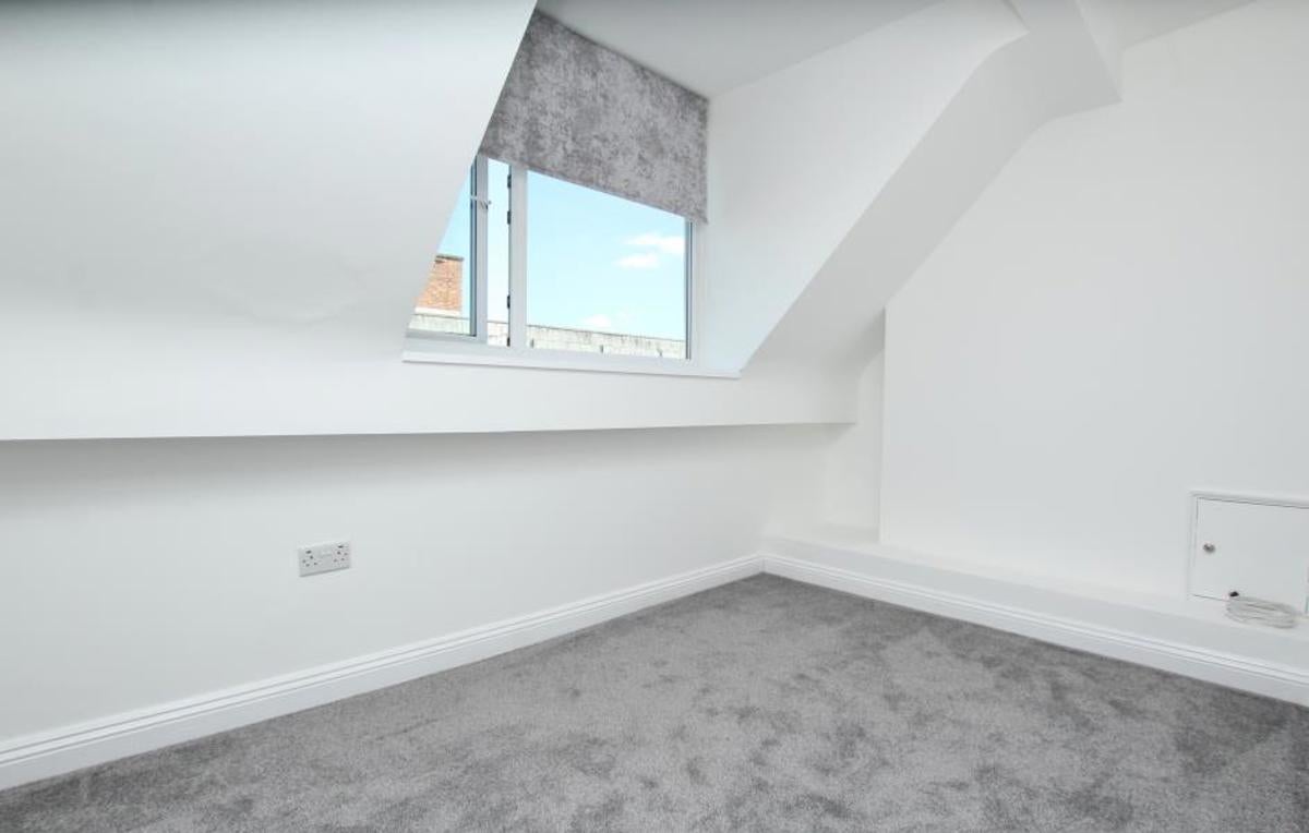 Flat Clift House Road in Bristol