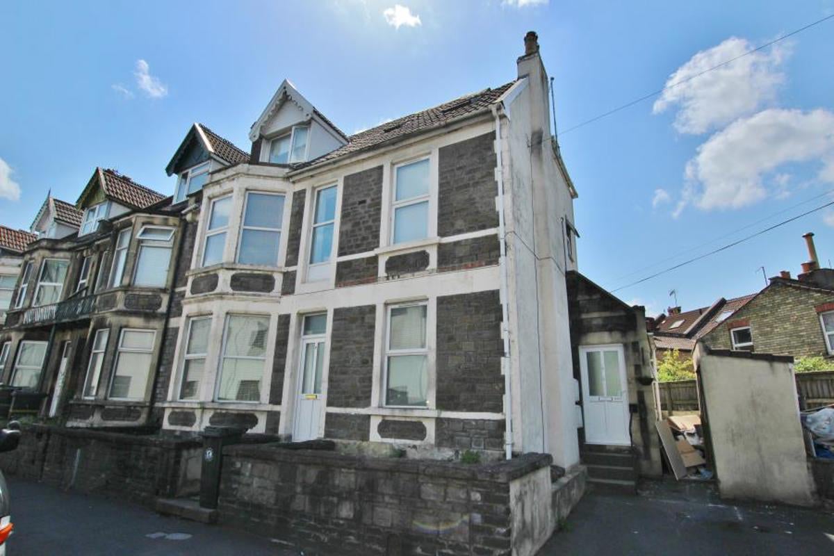 Flat Clift House Road in Bristol