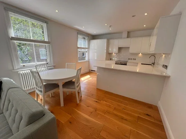 Flat Cambridge Terrace Mews in Greater London