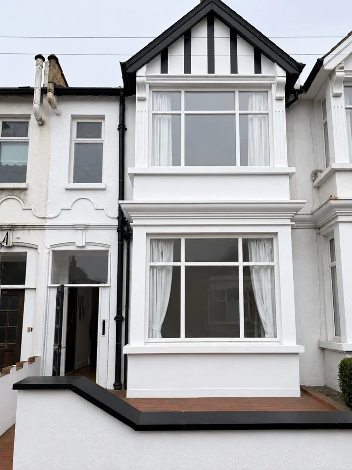 Room Boreham Road in Greater London