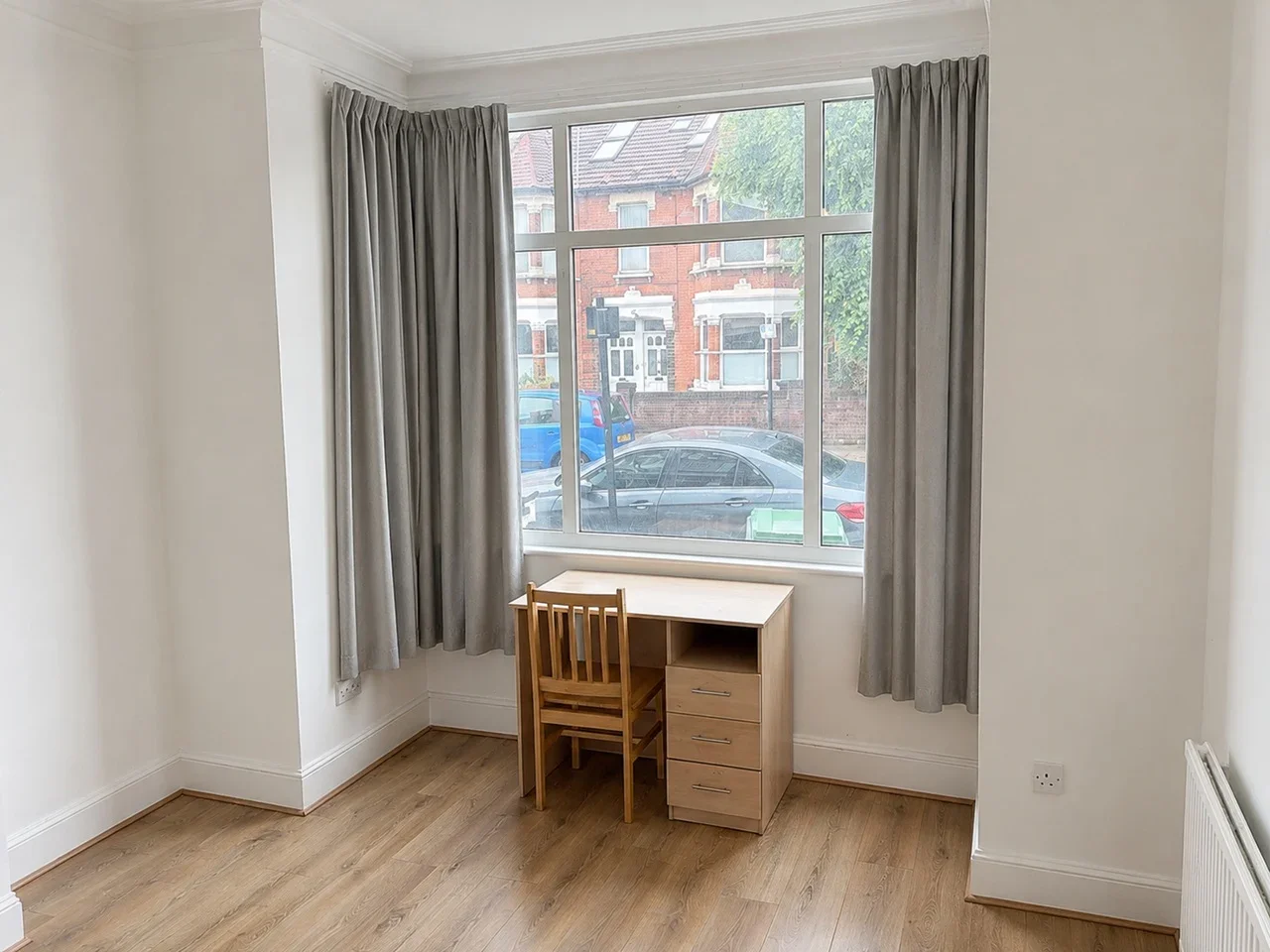 Room Boreham Road in Greater London