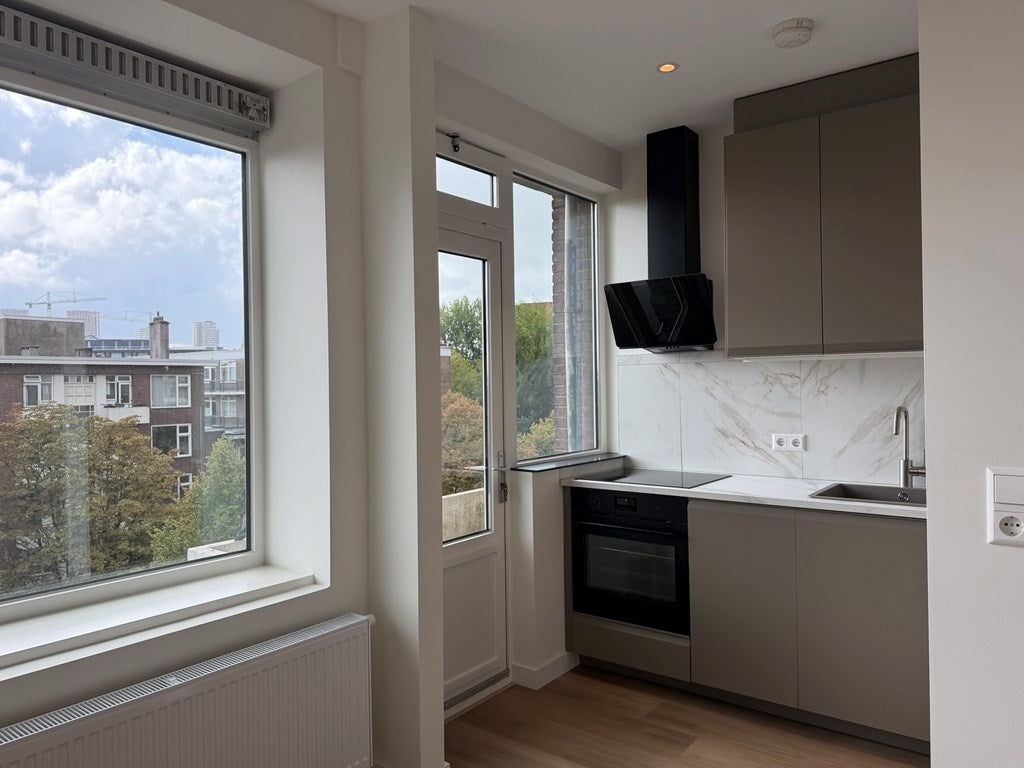 Appartement te huur: Admiraal de Ruyterweg 45E, Rotterdam