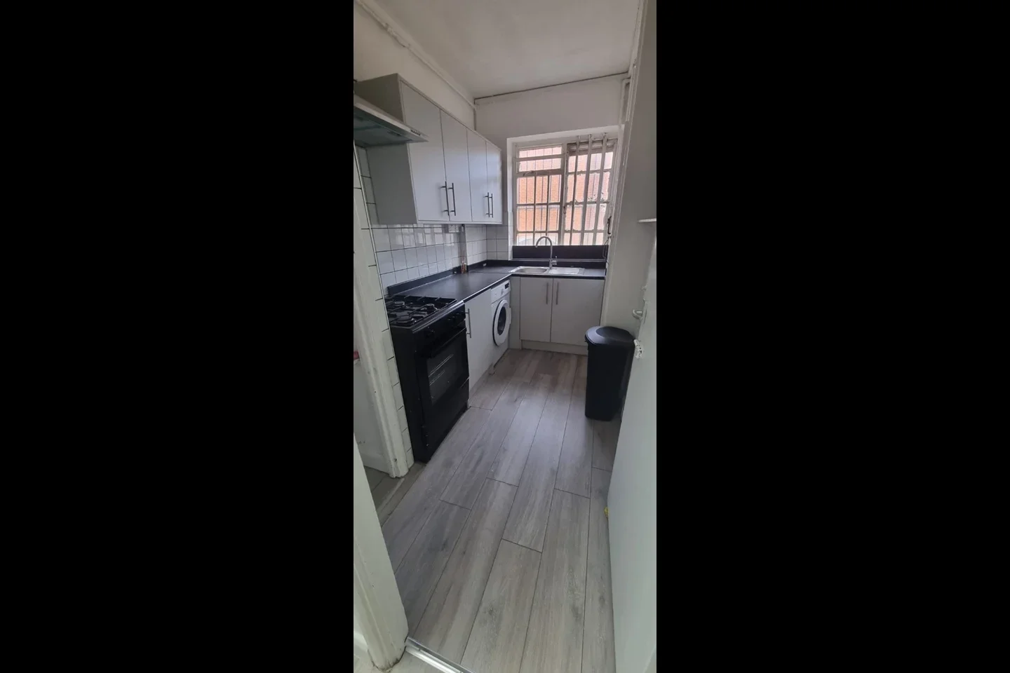 Room Tanner Street in Greater London