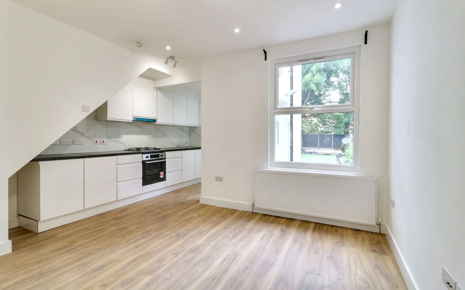 Flat Wellington Road in Greater London