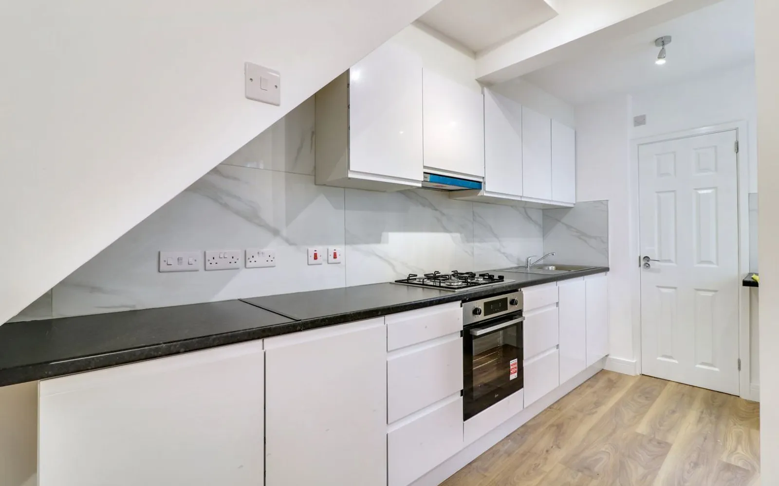 Flat Wellington Road in Greater London