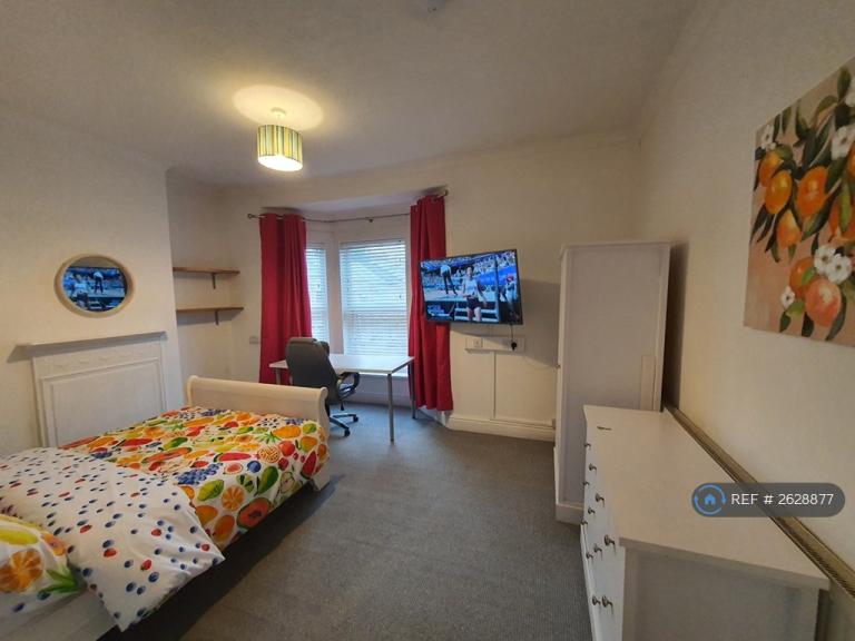 Room Falmouth Street in Hull